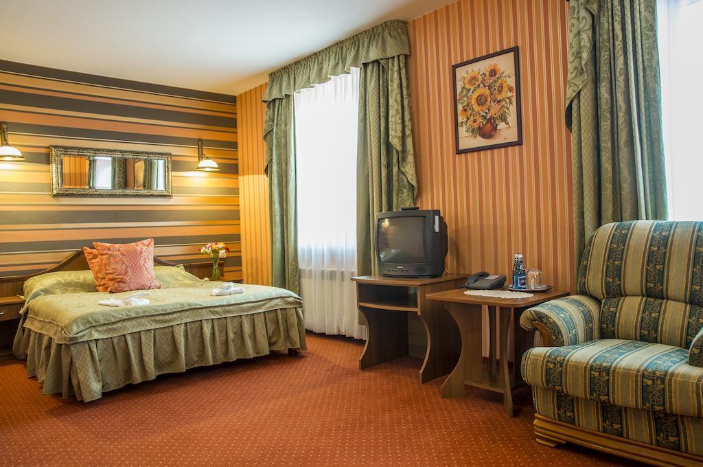 Hotel Mazurski Dworek Mikołajki Bilik gambar